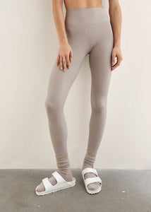 hailey legging - stone rib | BodyLanguageSportswear | stone  | 
why she speaks your language
Our signature cut in our softest fabric, Hailey is the legging that do