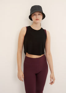 thea top crop - onyx | BodyLanguageSportswear | onyx  | 
why she speaks your language
Top of the crops? It's thea. For when you want a little more coverage 