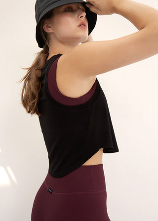 thea top crop - onyx | BodyLanguageSportswear | onyx  | 
why she speaks your language
Top of the crops? It's thea. For when you want a little more coverage 
