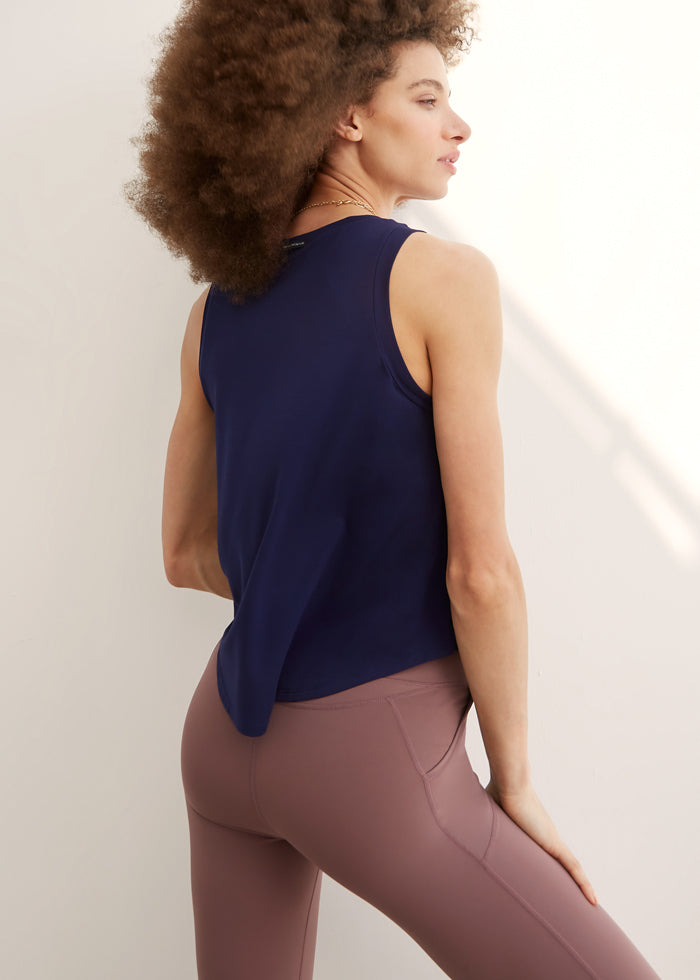 thea top mid - deep sea | BodyLanguageSportswear | deep sea  | 
why she speaks your language

Power up your entire gym kit with the addition of thea. A uber-butter