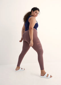 gigi legging - desert rose | BodyLanguageSportswear | desert rose  | 
why she speaks your language
If you're the kind of girl who doesn't follow the crowd, get to know g